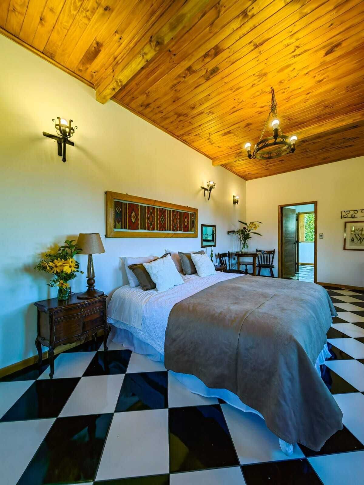 deluxe double room, 1 king bed, garden view | 1 bedroom, minibar, individually decorated, individually furnished