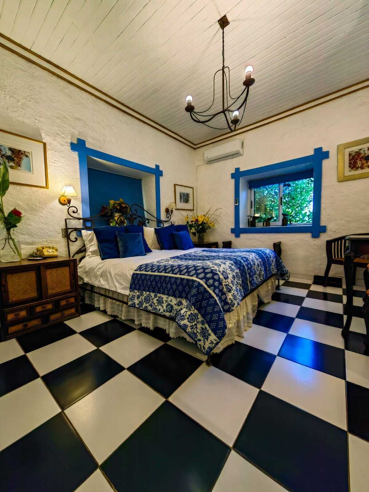 standard double or twin room, 1 king bed | 1 bedroom, minibar, individually decorated, individually furnished