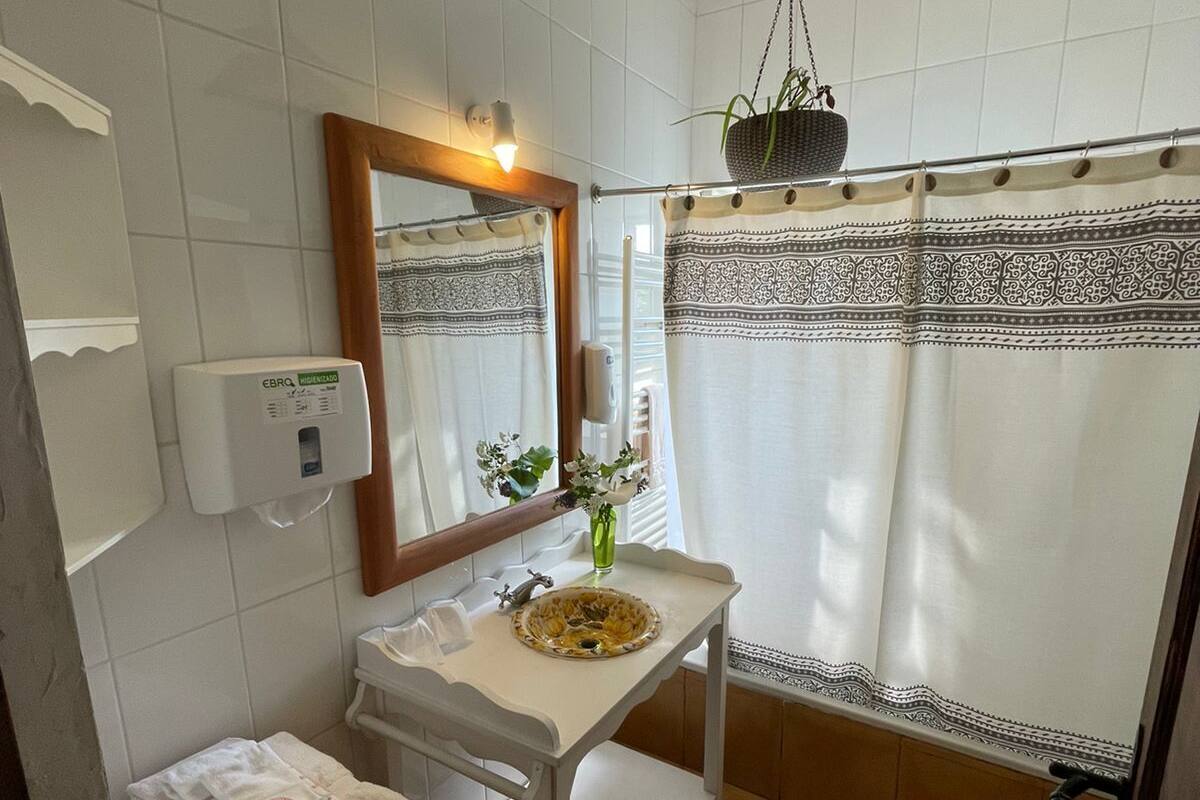 standard triple room, multiple beds | bathroom | combined shower/bathtub, designer toiletries, hair dryer, towels