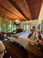 Superior Double Room, 1 King Bed | Minibar, individually decorated, individually furnished, soundproofing