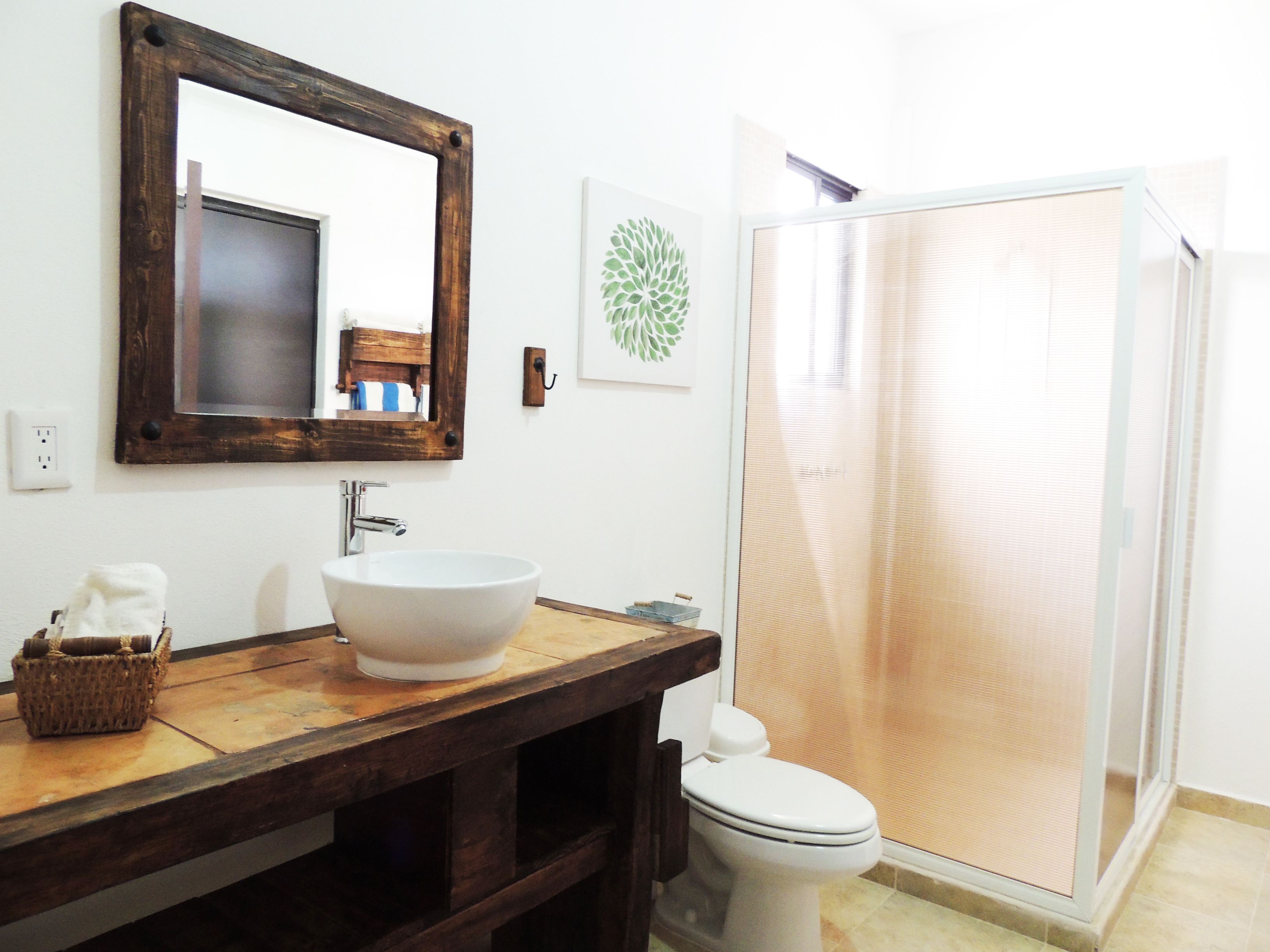 Comfort Apartment | Bathroom | Shower, towels