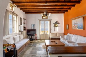 Smart TV, fireplace, video games, DVD player - Maison Simone, a great escape experience!! (Αγ. Σώστης)