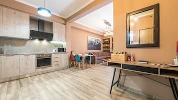 KylskÄp, mikrovÄgsugn, ugn och spishÀll