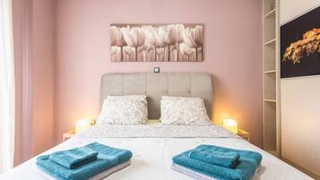 2 sovrum, skrivbord, strykjÀrn/strykbrÀda och resesÀng