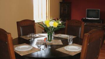 Villa familiare, 3 camere da letto | Pasti in camera