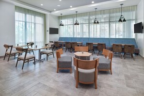 Déjeuner préparé sur commande servi tous les jours en supplément