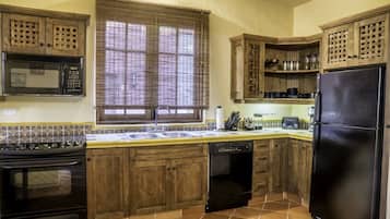 Family Villa, 2 Bedrooms | Private kitchen | Fridge, microwave, oven, stovetop