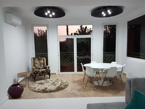 럭셔리 아파트 | 전용 주방 | 대용량 냉장고, 전자레인지, 오븐, 쿡탑