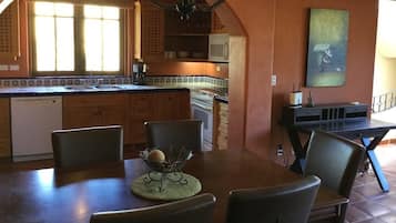 Casa de ciudad familiar, 2 habitaciones | Servicio a la habitación