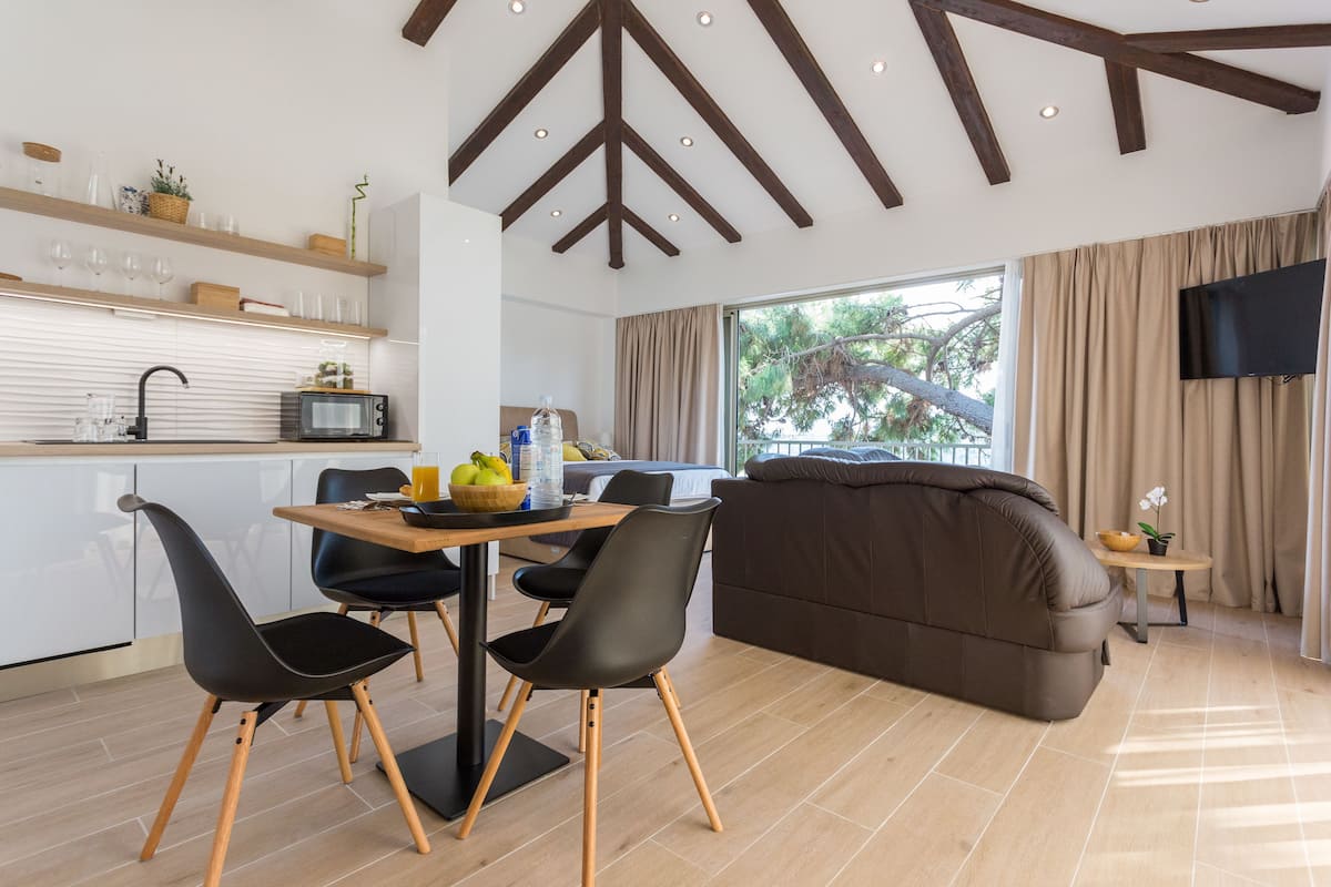 Apartment, Balcony, Beach View | 1 bedroom, in-room safe, WiFi (free)