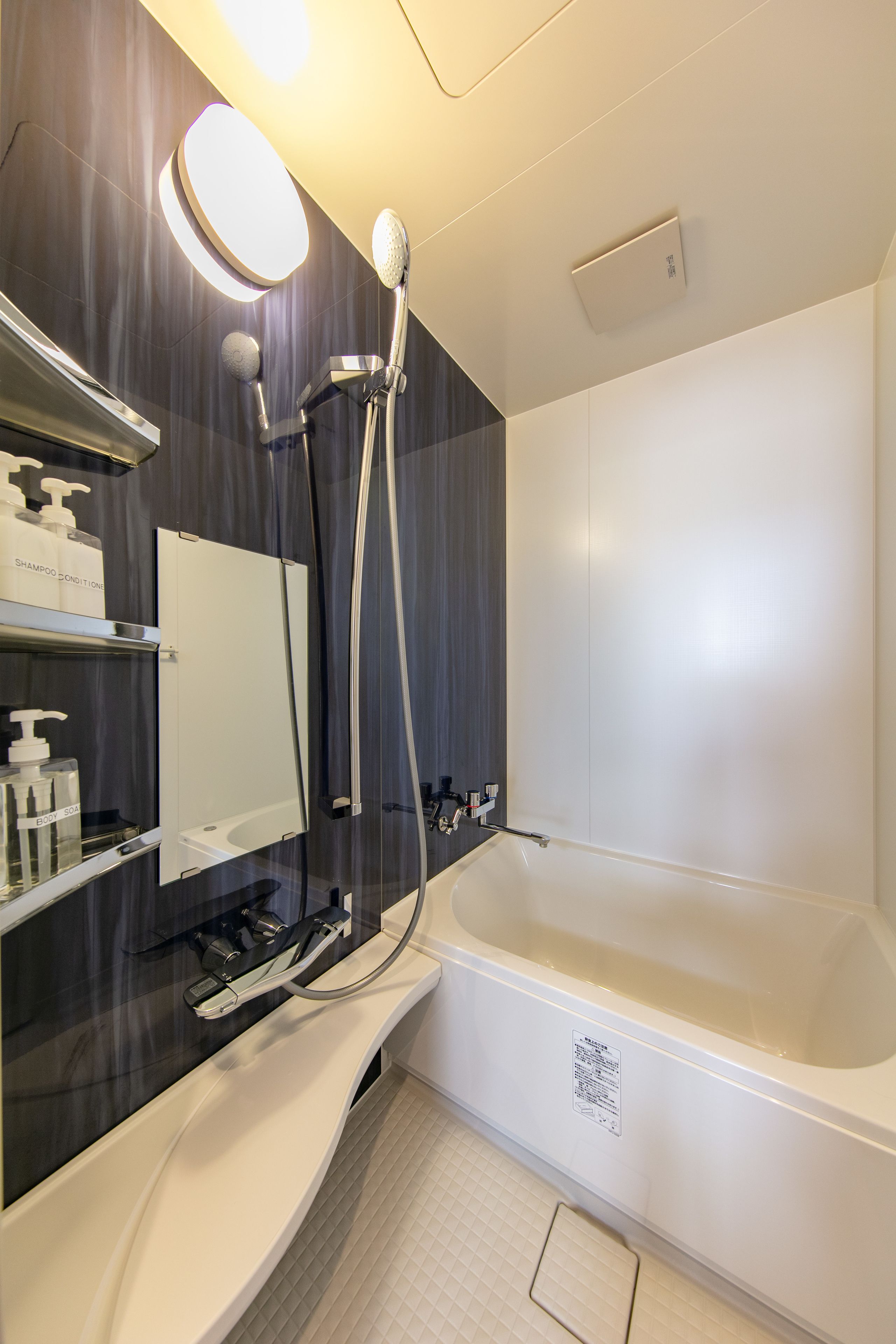 Twin Room | Bilik Mandi | Tab mandi dan pancuran berasingan, kelengkapan dandanan diri percuma 