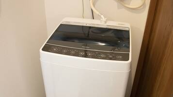 Twin Room | Bathroom amenities | Separate bathtub and shower, free toiletries, hair dryer