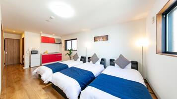 Triple Room | Meja, Wi-fi percuma