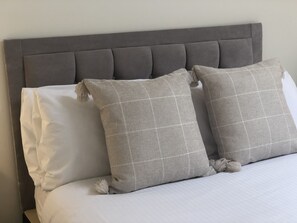 Holiday Home | 1 bedroom, in-room safe, desk, iron/ironing board