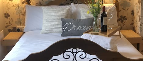 Holiday Home | 1 bedroom, in-room safe, desk, iron/ironing board