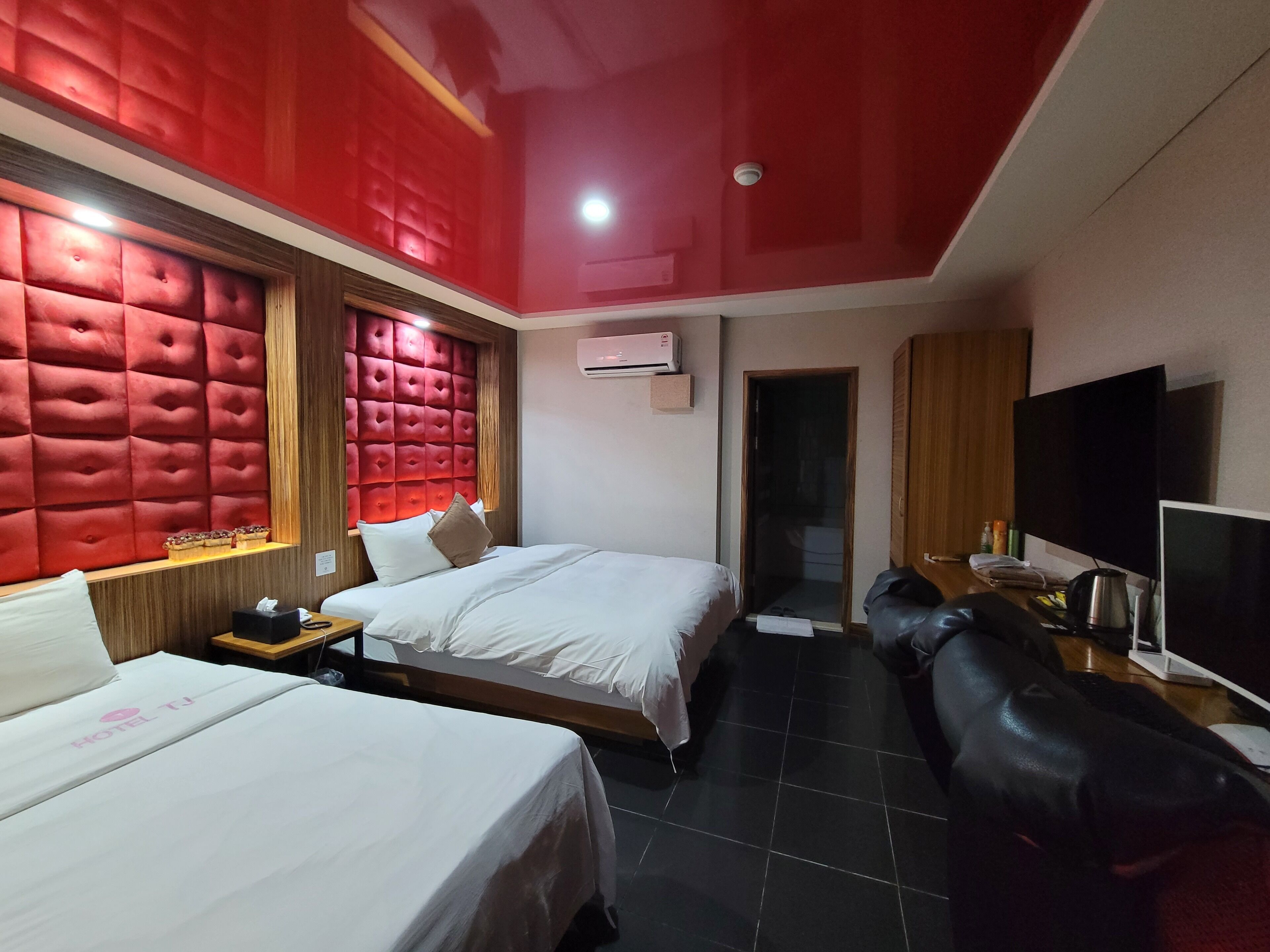 standard room, multiple beds | desk, laptop workspace, free wifi