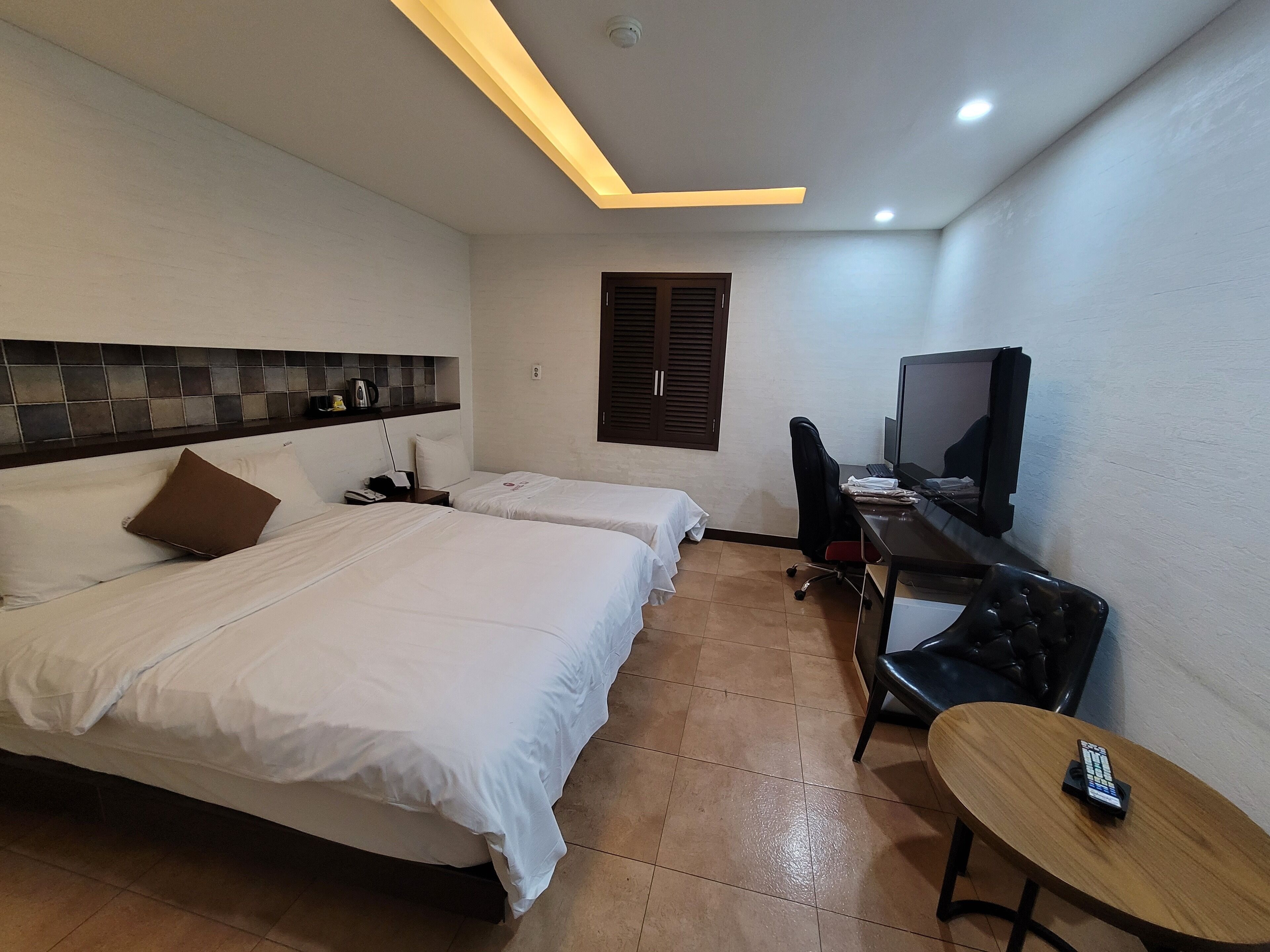 standard room, multiple beds | desk, laptop workspace, free wifi