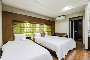 Twin Room, 2 Bedrooms | Desk, laptop workspace, free WiFi