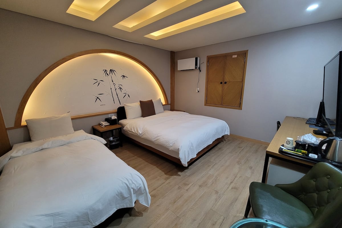 standard room, multiple beds | desk, laptop workspace, free wifi