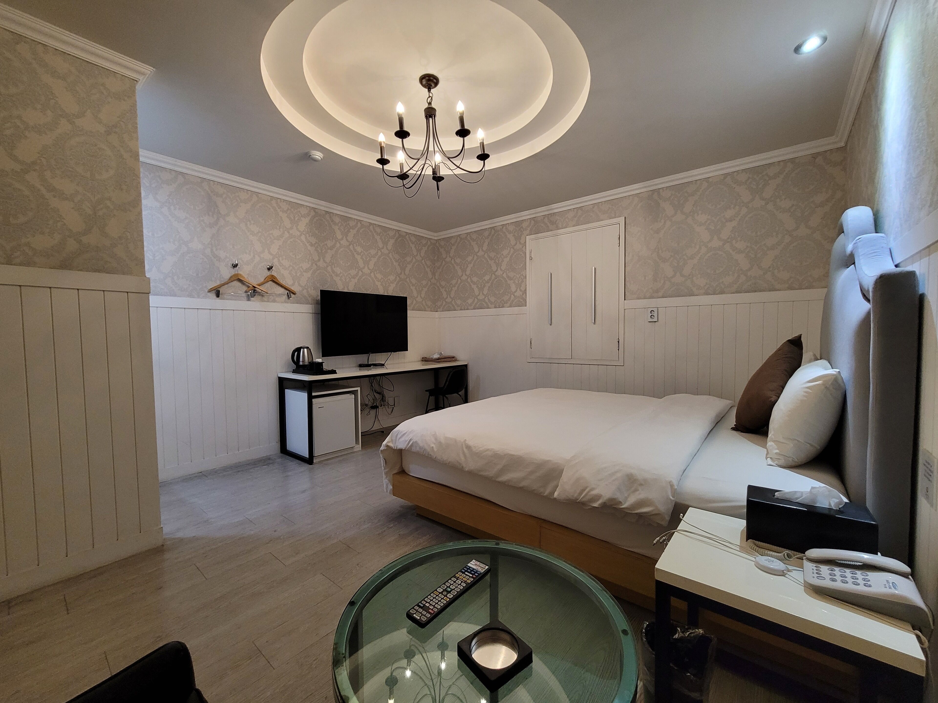 standard room | desk, laptop workspace, free wifi