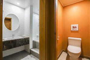 Twin Room, 2 Bedrooms | Bathroom | Combined shower/tub, deep soaking tub, free toiletries, hair dryer