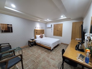 Standard Room | Desk, laptop workspace, free WiFi