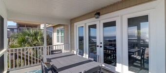 Oceanfront, Screen Porch & Large Deck - South Shore