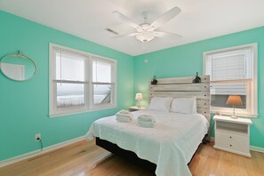 4 bedrooms, iron/ironing board, WiFi, bed sheets