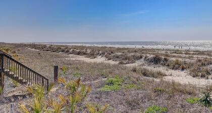 Renovated & Only 2.5 Blocks to Shops & Restaurants