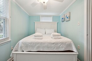 3 bedrooms, iron/ironing board, WiFi, bed sheets