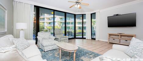 Televisión de pantalla plana y estéreo