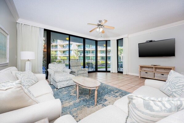 Flat-screen TV, stereo