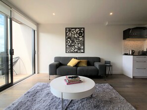 Casa de ciudad de lujo, 3 habitaciones | Sala de estar | Televisión de pantalla plana 