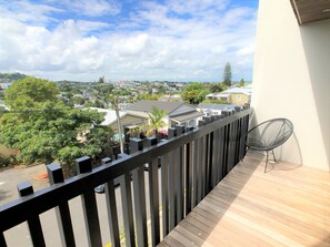 Luxury Townhome, 3 Bedrooms | Balcony - Luxury 3 bedrooms townhouse city fringe (Auckland)