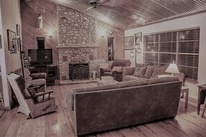 Smart TV, fireplace, DVD player, table tennis