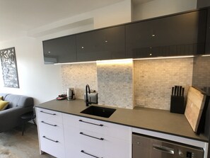 Luxury Townhome | Private kitchen | Full-sized fridge, microwave, oven, stovetop