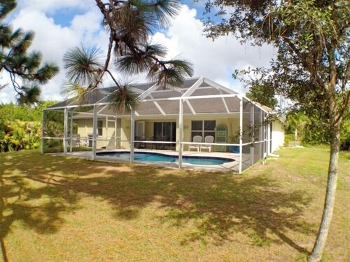 3 Bedroom Home with Heated Private Pool Close to Golf & Beach