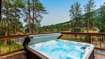 Tina de hidromasaje al aire libre