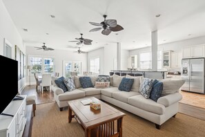 Télévision, lecteur de DVD, baby-foot