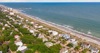 Southern Charm! 7 Bedrooms, Private Pool, & Ocean Views!