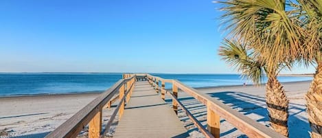 Una spiaggia nelle vicinanze