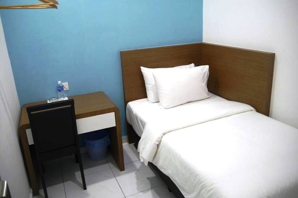 Kamar Standar | Meja kerja, kedap suara, setrika/meja setrika, dan Wi-Fi gratis