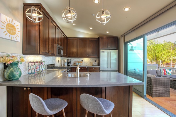 Refrigerador, microondas, lavavajillas y cafetera y tetera