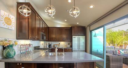 Beachy Keen: 2 master ensuites, steps from beach, rooftop BBQ