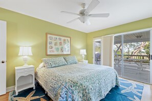 3 slaapkamers, een strijkplank/strijkijzer, wifi, beddengoed