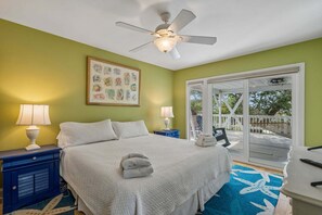 3 bedrooms, iron/ironing board, WiFi, bed sheets - Ocean, Marsh, & River Views! Dock For Fishing & Sunsets (Folly Beach)