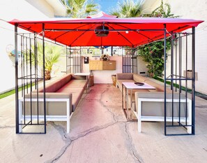 Outdoor dining - 3BRApartment,LasVegas,Stripnext,Sale,nearLVCC,Bestlocation,Wifi,NEWYEAR,mostLOVE (Las Vegas)