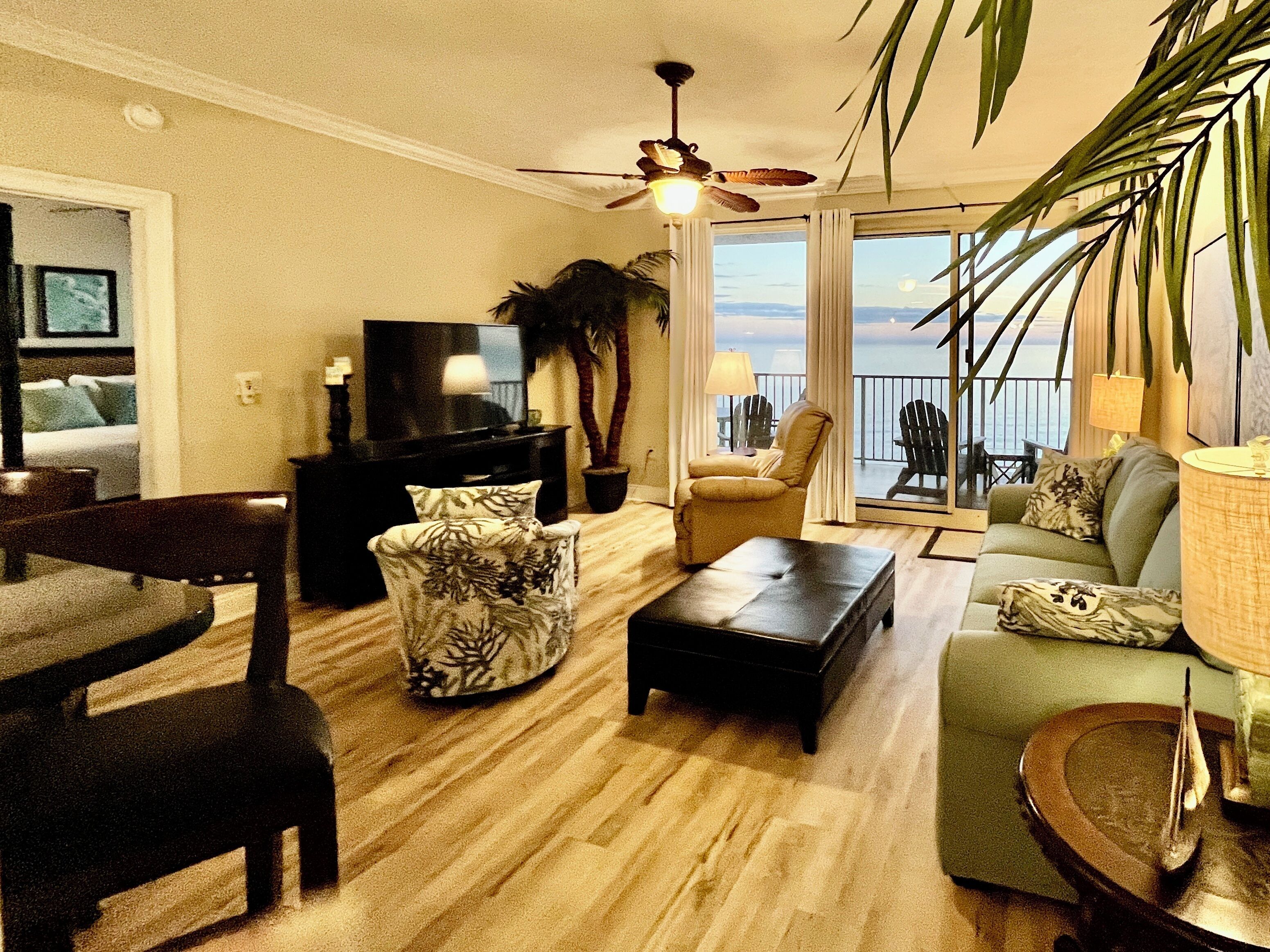 Updated Butler's Treasure Island,new master bath! Beach Service for 2 Included!