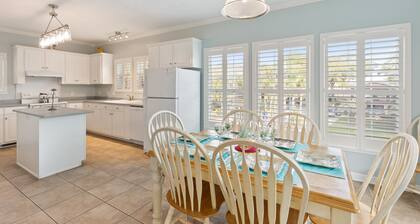 Game Room - Suuri 5 BR / 4 BA Southern Beach Home - lyhyen kävelymatkan päässä rannalta!