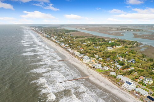 Large Southern Beach Home - Game Room - Short Walk to Beach - Lot of Amenities- Palms II